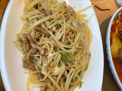 土豆丝炒牛肉丝-秦香阁·西北家常菜(徐汇日月光中心店)