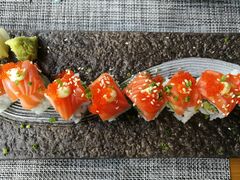 三文鱼飞鱼籽卷-鮨鲸·和牛烧(三里屯店)