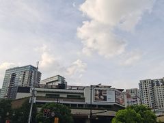 -瑞虹新天地月亮湾