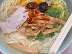 -亮亮面馆(经六路店)