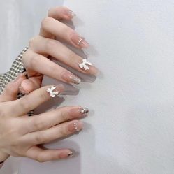 -灰姑娘美甲美睫馆