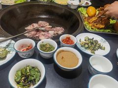 -牧民人家羊粪火自煮手把肉餐馆