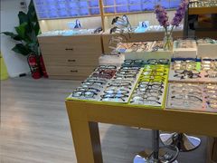 -天空之镜眼镜店蔡司依视路配镜授权零售店(望京颐堤港店)