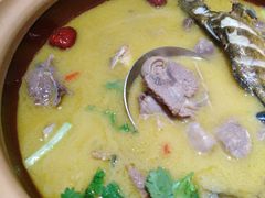 -龙巢盱眙龙虾·牛蛙·烧烤宵夜(八卦岭店)