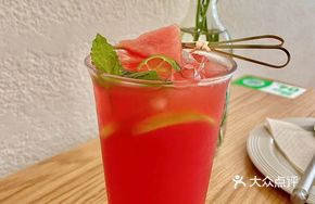 Watermelon Lemon Sparkling Drink