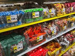 -咻啵翔翔零食基地(万达广场店)