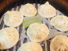 鸡肉灯笼灌汤小笼包-草包包子铺(宽厚里店)
