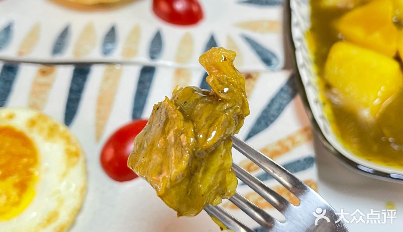 建议提前预约过去，店铺中间是一个大理石餐桌