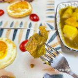 建议提前预约过去，店铺中间是一个大理石餐桌