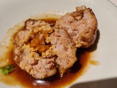 鸭蛋黄狮子头-梅飞酒家(桑园路店)