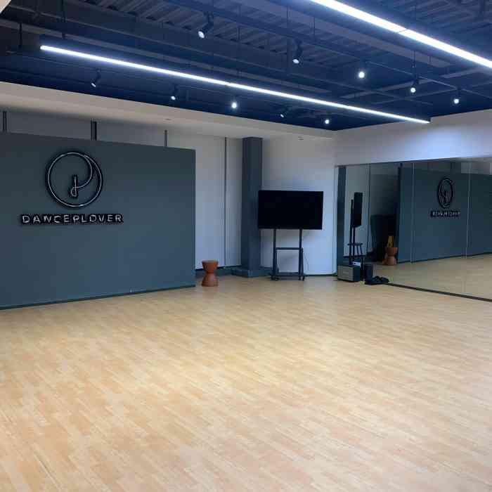 荒雀dance studio(星耀店)-"位置很好唉,我一直不知道星耀城这里有家