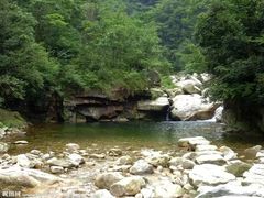 -燕子河大峡谷天坑仙境