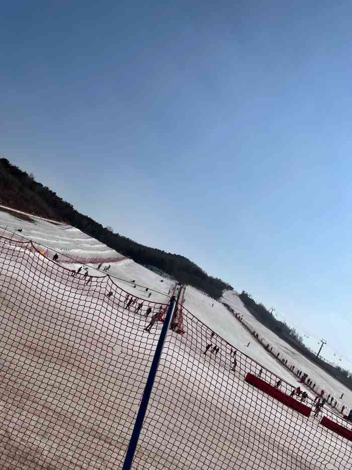 青岛融创藏马山滑雪场