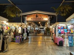 -席娜卡琳火车铁道夜市