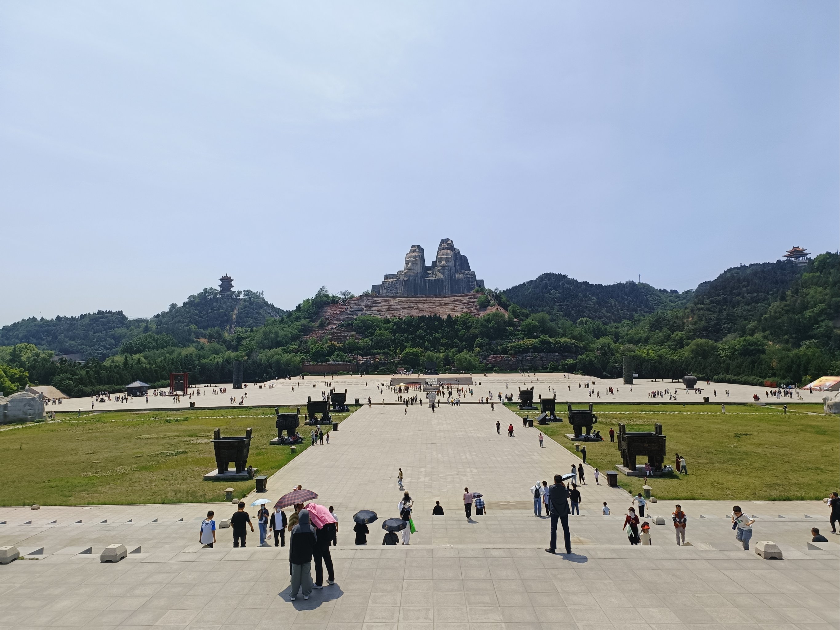 炎黄二帝广场图片