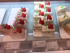 -花花卷卷·鲜食蛋糕(静安久光百货店)