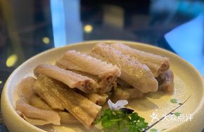 White Braised Chicken Feet and Wings