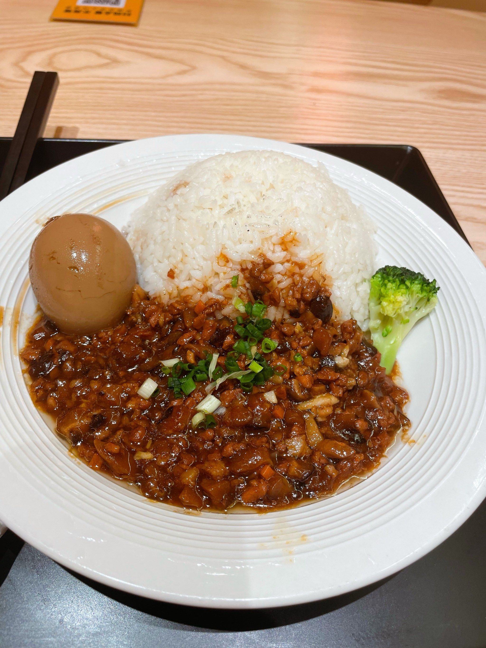 油亮亮的卤肉饭,真满足