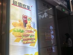-麦当劳(上海虹桥站30B检票口楼上)