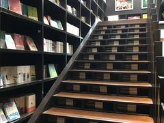 -钟书阁(松江泰晤士小镇店)