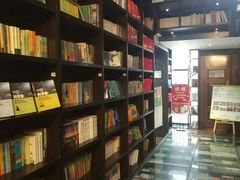 -钟书阁(松江泰晤士小镇店)