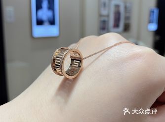 是不是真的进口的不知道，但是巧克力口感是真真心的不错