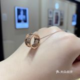 是不是真的进口的不知道，但是巧克力口感是真真心的不错