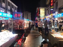 -吴山路夜市