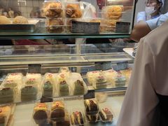 面包甜点陈列柜-白玉兰食品甜凤店(合生汇店)