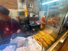 -Bánh Mì Huynh Hoa