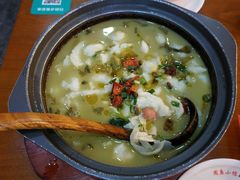 石锅酸菜鱼-周鱼小馆石锅酸菜鱼(活力汇店)