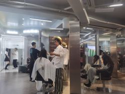 -LESSMORE科技头皮理容中心
