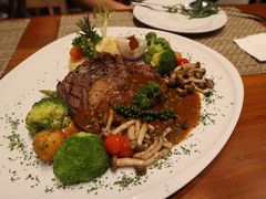 -Chom Cafe and Restaurant