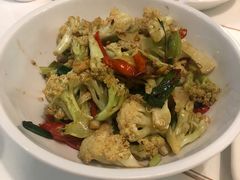 -阿瓦山寨·湘菜现炒·剁椒鱼头王(咸阳总店)