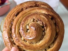 焦糖核桃肉桂卷-红星前进面包牛奶公司(君太店)