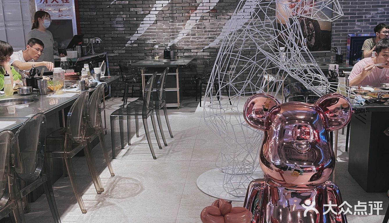 拍照打卡烤肉店｜工业风新盒子