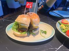 -DEEP·深美式餐吧(五棵松华熙LIVE店)