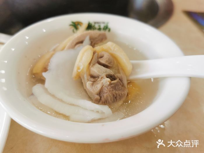 墨脱石锅椰子鸡•糟粕醋•东山羊(大东海店)墨脱石锅椰子鸡图片