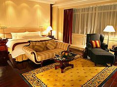 行政豪华商务客房1-深圳富苑皇冠假日套房酒店