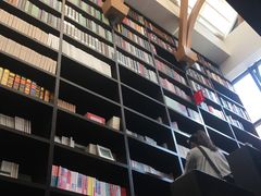 -钟书阁(松江泰晤士小镇店)