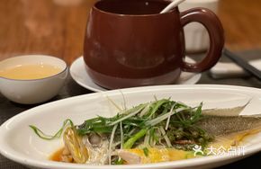 Fresh Flower Pepper Steamed Yellow Croaker