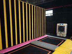 -嘿哟动霸CHUA·新潮玩运动娱乐中心·蹦床滑冰团建乐园