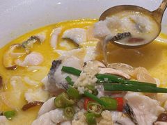 QQ酸汤鱼-蜜桃餐厅·伴山(湖滨商业街店)