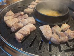 -江南猪肉商会无限续吃(弘大店)