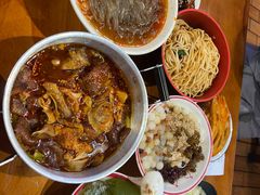 -爆炸头阿姨小四川正宗川味小吃(无任何分店)