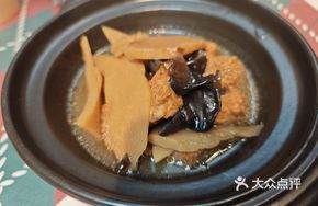 Liu Chunn's Four Delicacies Braised Wheat Gluten