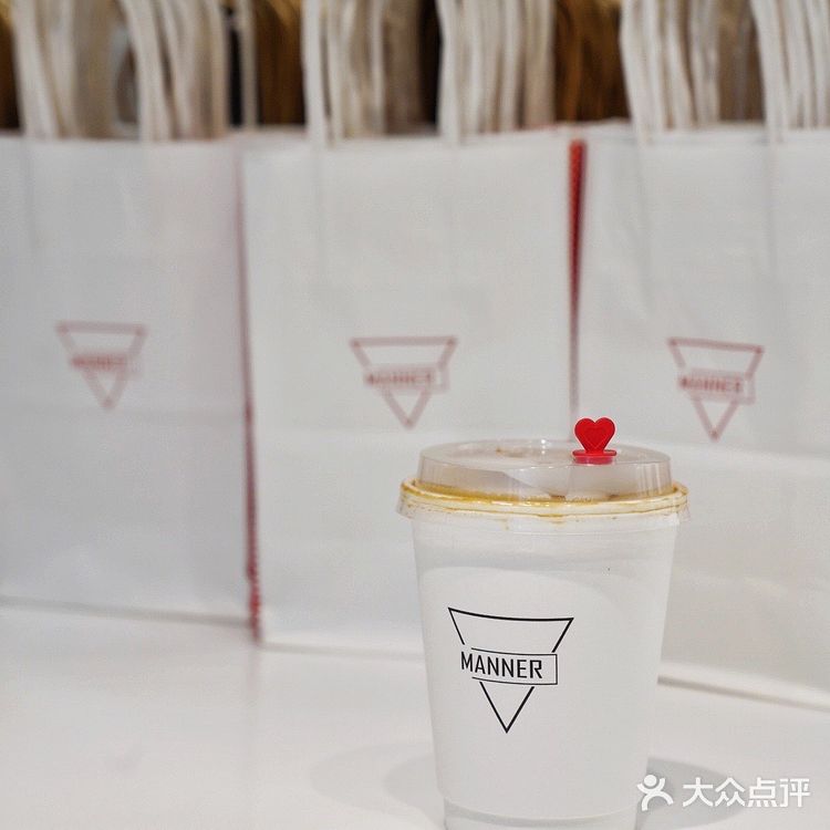 已经闻到了秋天的味道，来一杯Manner热澳白吧