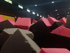 -嘿哟动霸CHUA·新潮玩运动娱乐中心·蹦床滑冰团建乐园