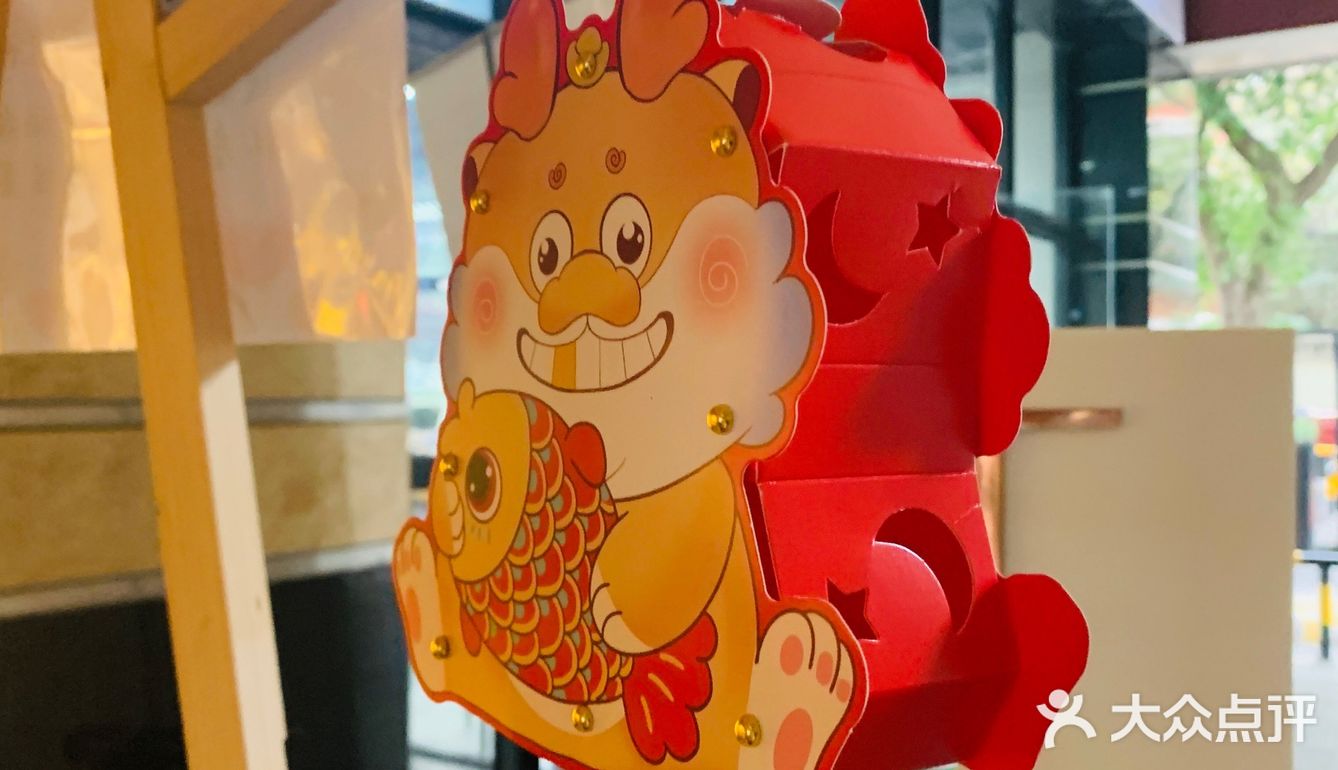 三五好友在一起的茶歇午后地～
