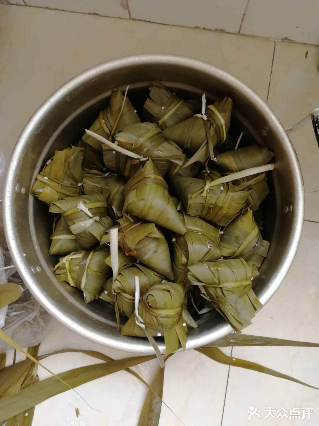 糯米泡两三个小时，红枣去葫，开包！